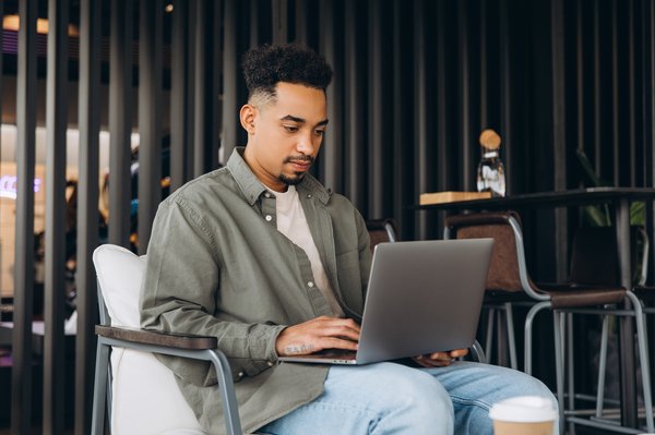 Le job étudiant freelance : un tremplin vers votre avenir